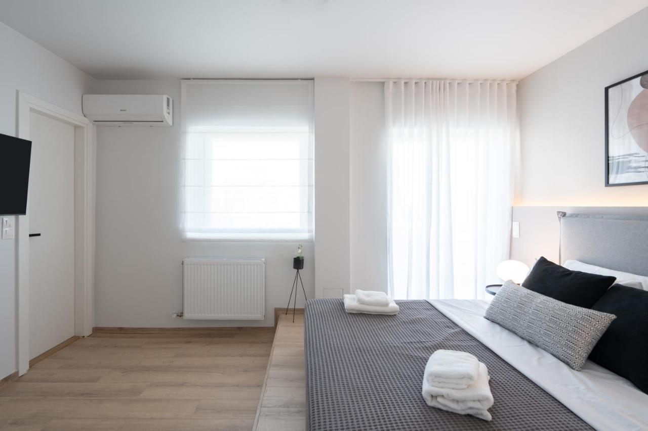 Luxury 4 Bedrooms Apartment Near Flisvos Marina Piraeus Exterior photo