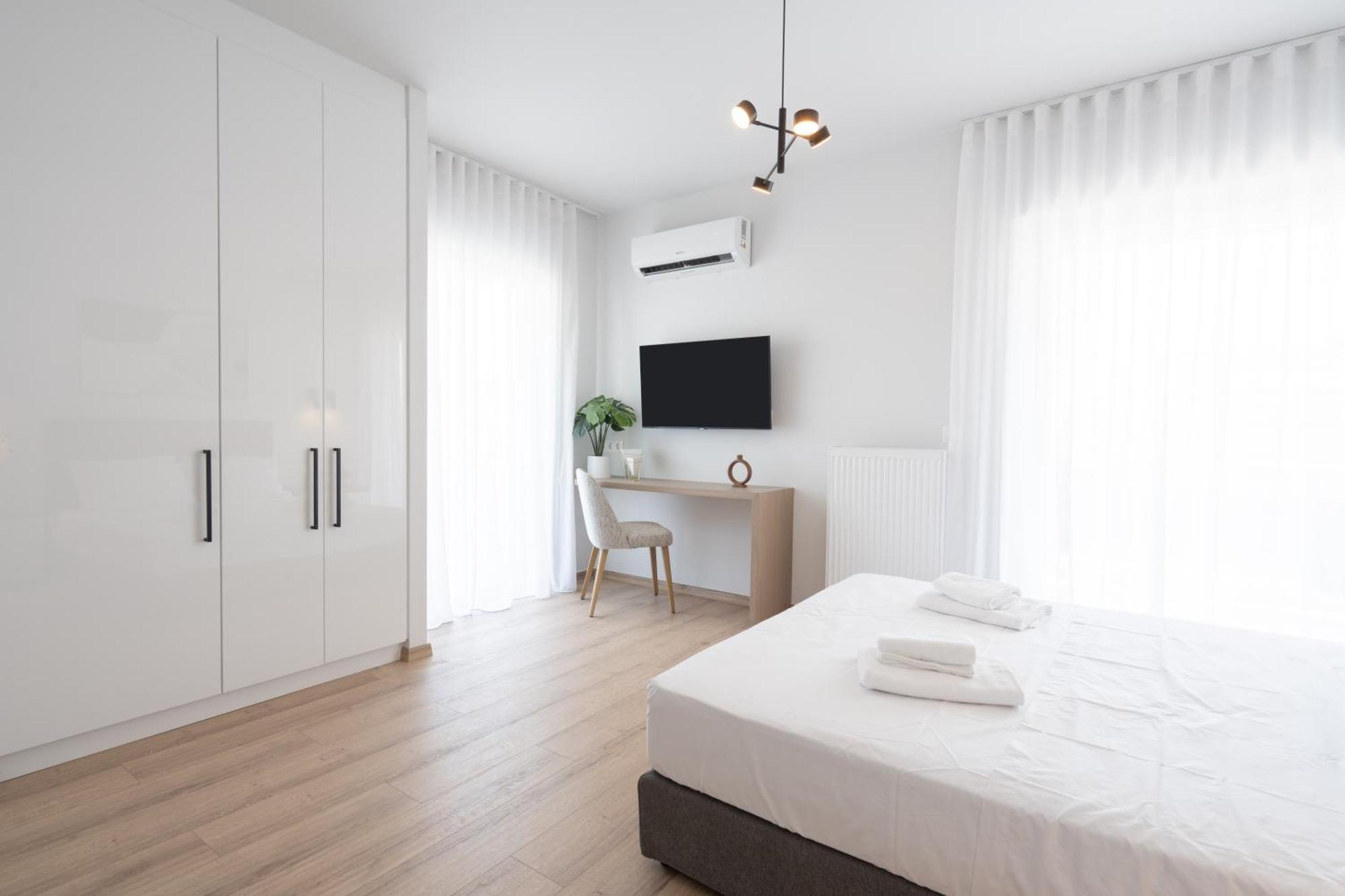 Luxury 4 Bedrooms Apartment Near Flisvos Marina Piraeus Exterior photo