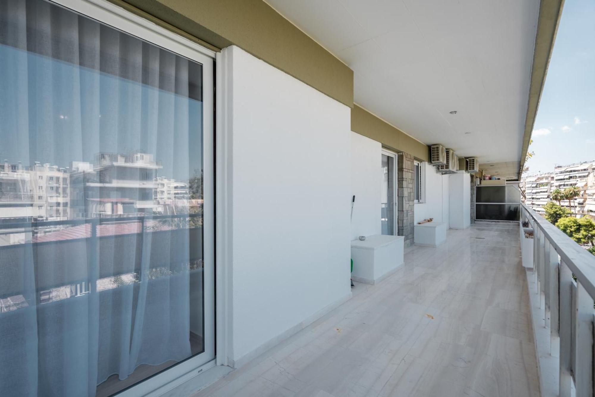 Luxury 4 Bedrooms Apartment Near Flisvos Marina Piraeus Exterior photo